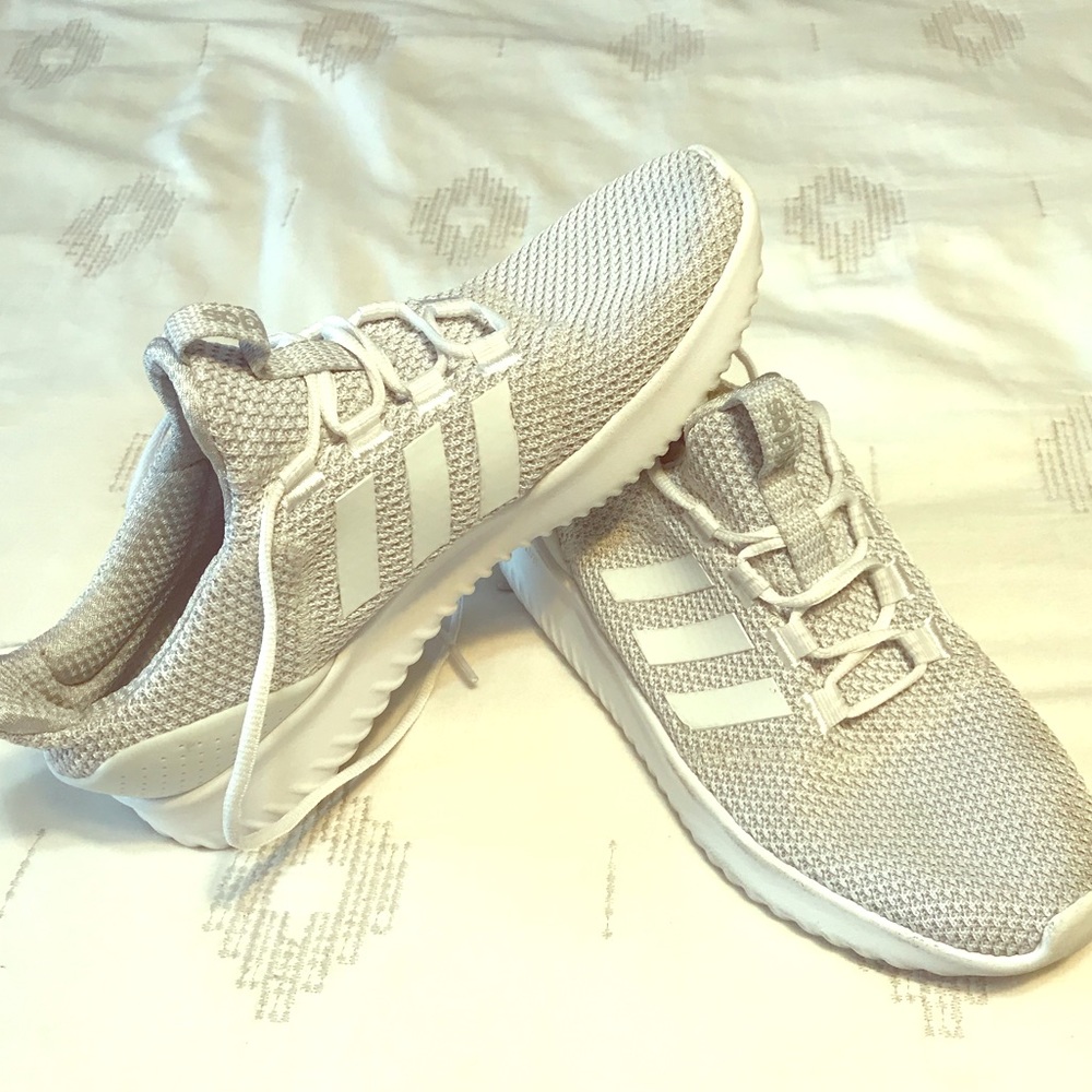 White cloudfoam adidas. Men’s 8.